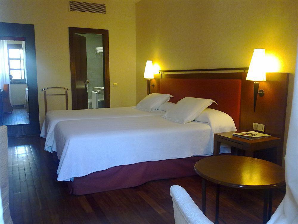 Nh Collection Salamanca Palacio De Castellanos Room photo